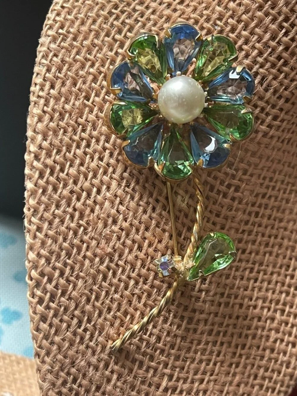 Vintage Gold-Tone Flower Brooch With Pearl Center & Blue-Green Glass Petals Flor
